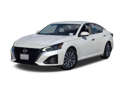 White 2023 Nissan Altima 2.5 SV