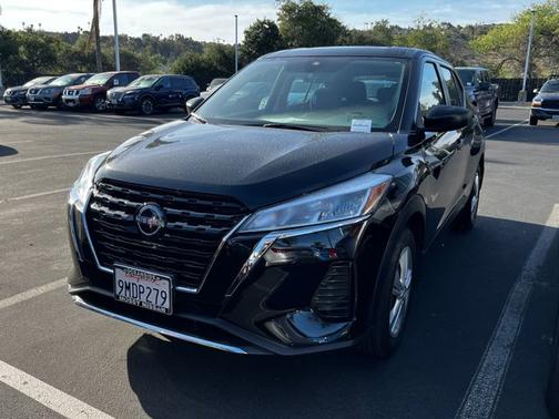 2025 Nissan Kicks Play S