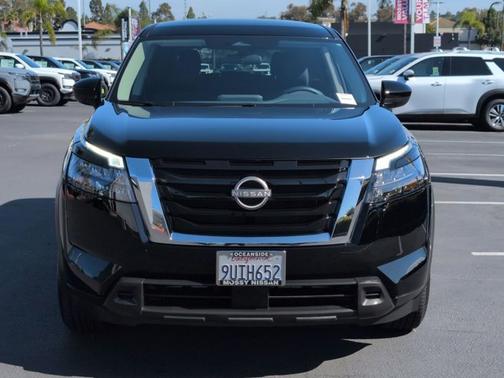 2025 Nissan Pathfinder S