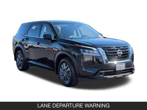 2025 Nissan Pathfinder S