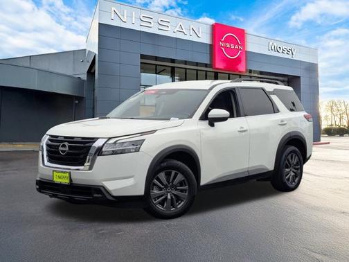 2022 Nissan Pathfinder SV