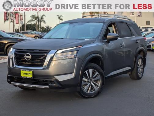 2024 Nissan Pathfinder SL