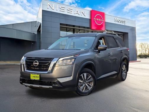 2024 Nissan Pathfinder SL