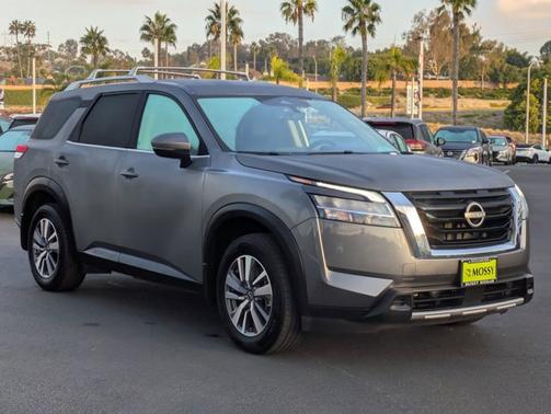2024 Nissan Pathfinder SL