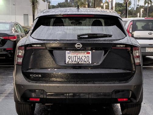 2025 Nissan Kicks SV