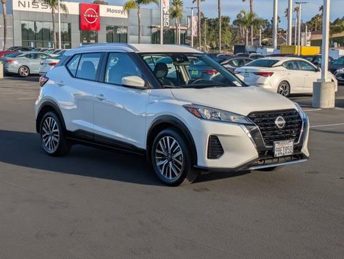 2022 Nissan Kicks SV