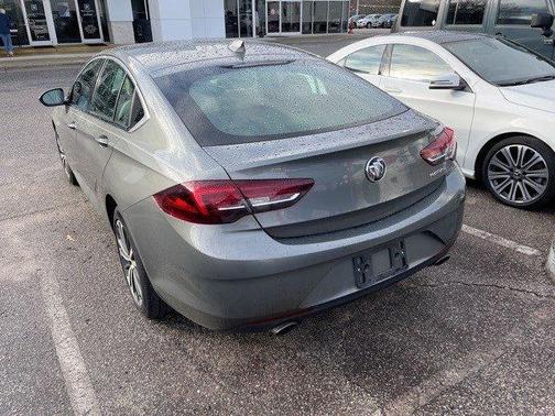 Photo 4 of 5 of 2019 Buick Regal Sportback Essence