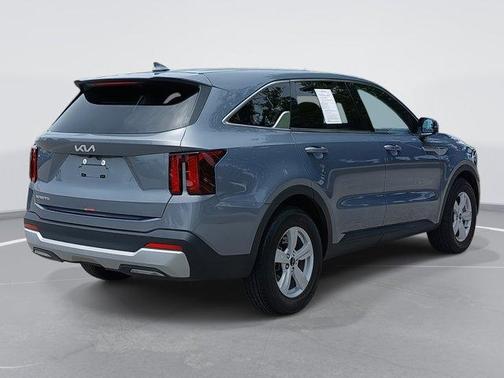 2025 Kia Sorento LX