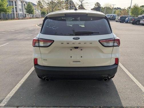 Star White 2022 Ford Escape SE