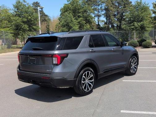 Gray Metallic 2026 Ford Explorer ST-Line