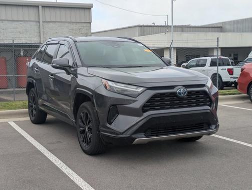 2024 Toyota RAV4 SE