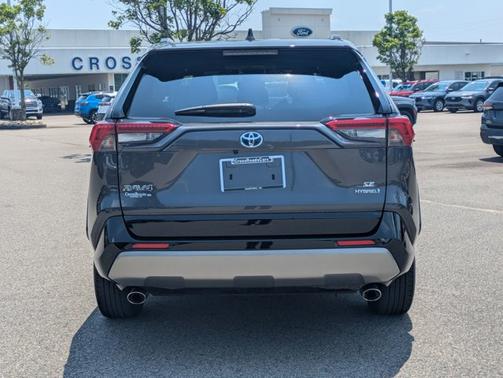 2024 Toyota RAV4 SE