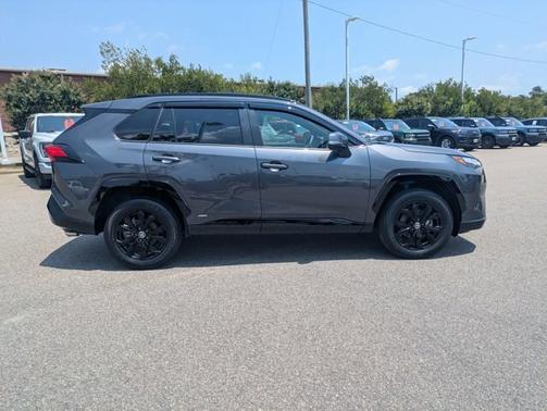 2024 Toyota RAV4 SE
