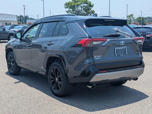 2024 Toyota RAV4 SE