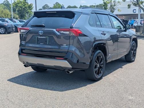 2024 Toyota RAV4 SE