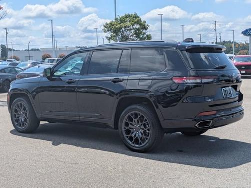 2023 Jeep Grand Cherokee SUMMIT