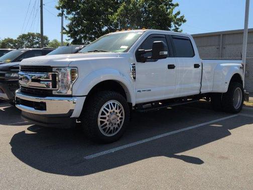 Oxford White 2019 Ford F-450 XLT