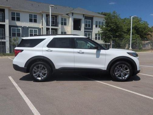 White Metallic 2026 Ford Explorer Active