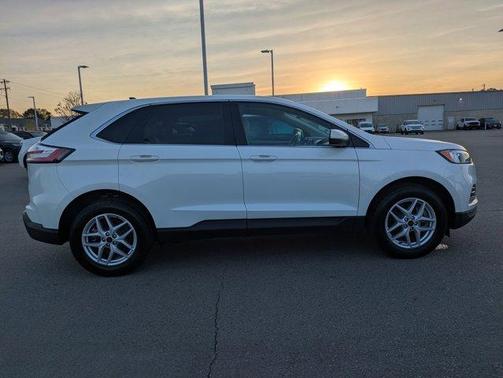 White Metallic 2023 Ford Edge SEL