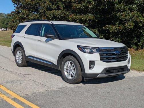 White Metallic 2025 Ford Explorer Active