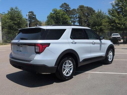 White Metallic 2026 Ford Explorer Active