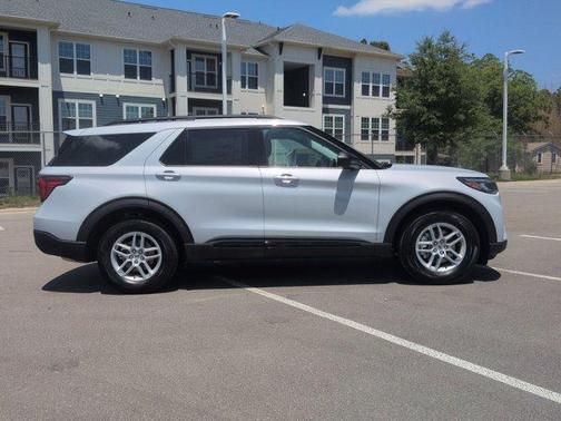 White Metallic 2026 Ford Explorer Active