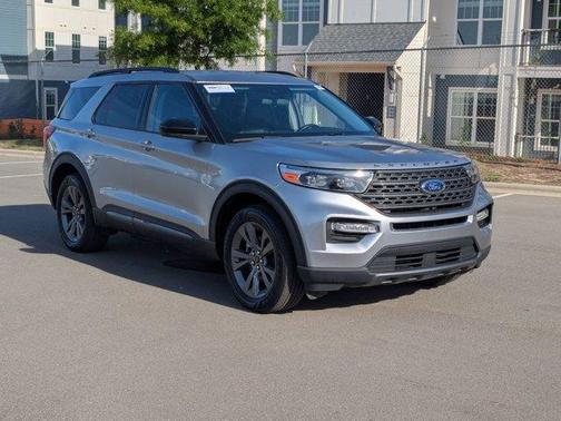 Silver Metallic 2022 Ford Explorer XLT