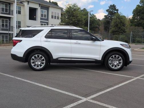 White Metallic 2026 Ford Explorer Platinum