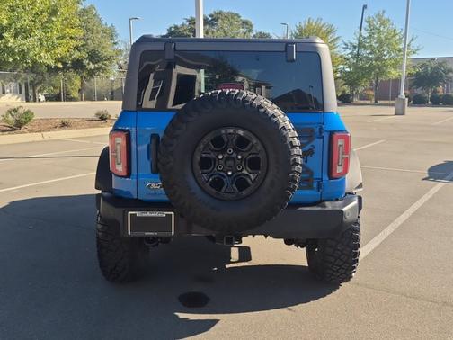 VELOCITY BLUE METALLIC 2023 Ford Bronco WILDTRAK