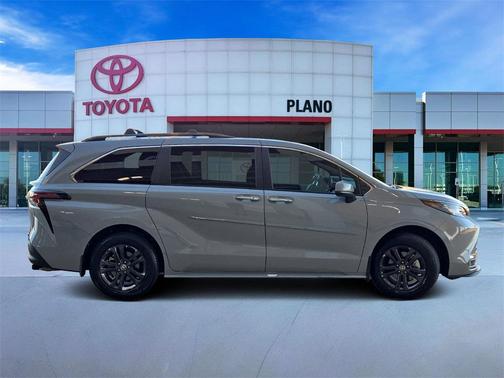 2024 Toyota Sienna Woodland Edition