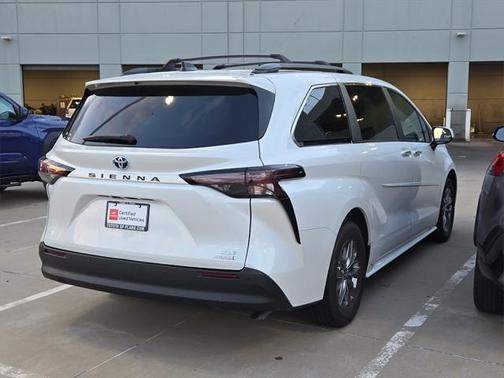 2023 Toyota Sienna XLE