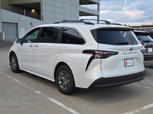 2023 Toyota Sienna XLE