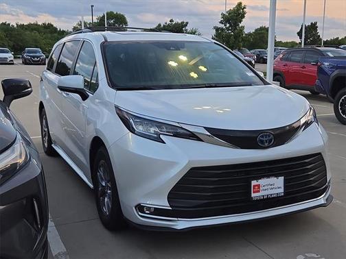 2023 Toyota Sienna XLE