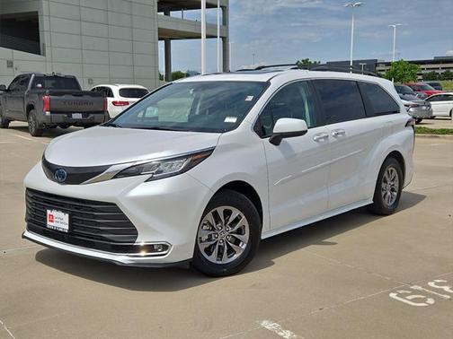 2023 Toyota Sienna XLE