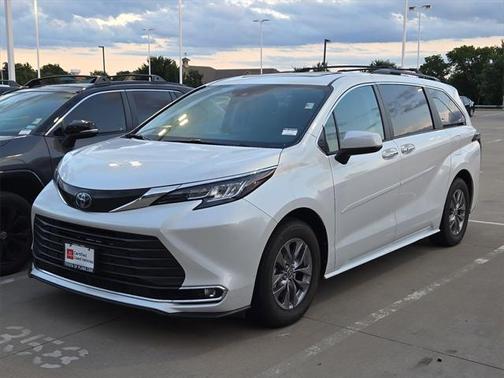 2023 Toyota Sienna XLE