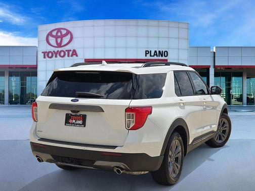 Star White Metallic Tri-Coat 2023 Ford Explorer XLT
