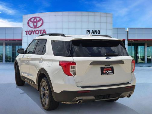 Star White Metallic Tri-Coat 2023 Ford Explorer XLT