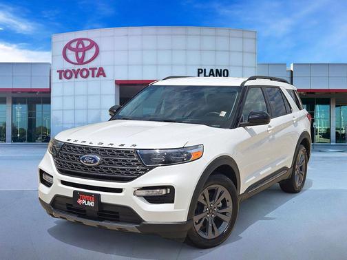 Star White Metallic Tri-Coat 2023 Ford Explorer XLT