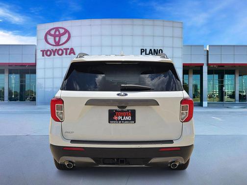 Star White Metallic Tri-Coat 2023 Ford Explorer XLT