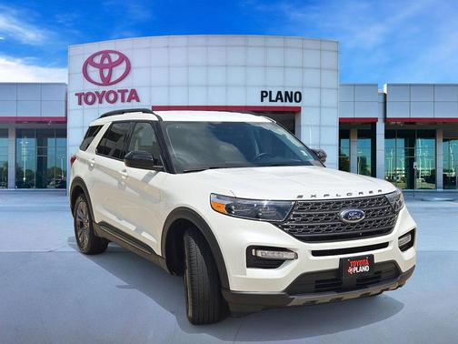 Star White Metallic Tri-Coat 2023 Ford Explorer XLT