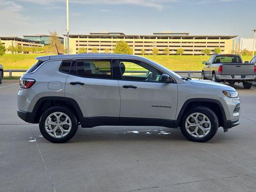 Silver Zynith Metallic Clearcoat 2024 Jeep Compass Sport