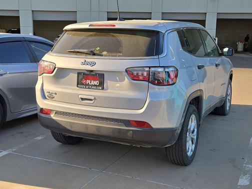 Silver Zynith Metallic Clearcoat 2024 Jeep Compass Sport