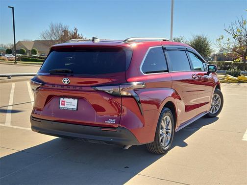 2023 Toyota Sienna XLE