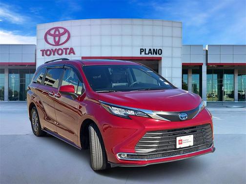 2023 Toyota Sienna XLE