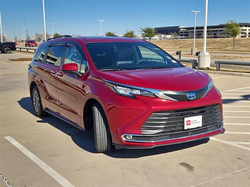 2023 Toyota Sienna XLE
