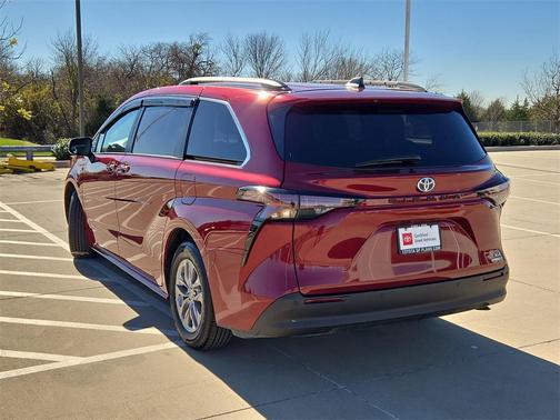 2023 Toyota Sienna XLE