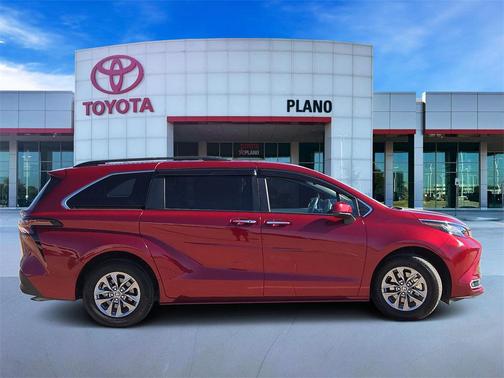 2023 Toyota Sienna XLE