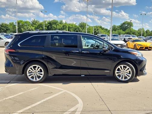 2021 Toyota Sienna Platinum 7 Passenger