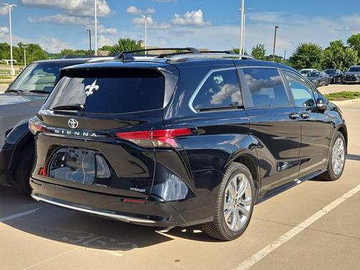 2021 Toyota Sienna Platinum 7 Passenger