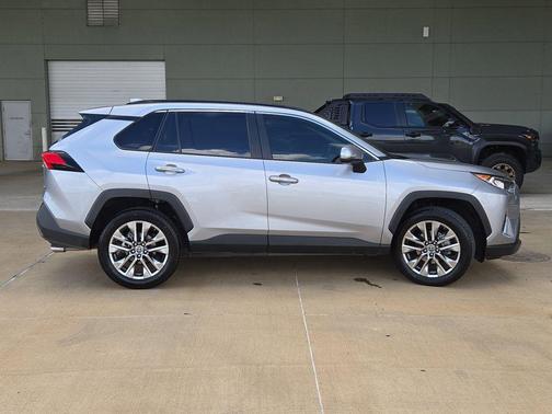 Silver Sky Metallic 2019 Toyota RAV4 Limited